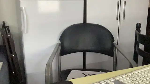 Snapshot of coach-karl chatting on 11/21/25, 12:37 coach-karl online show from 11/21/25, 12:37