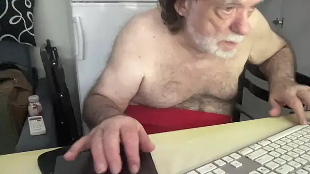 Snapshot of coach-karl chatting on 12/01/25, 12:32 coach-karl online show from 12/01/25, 12:32