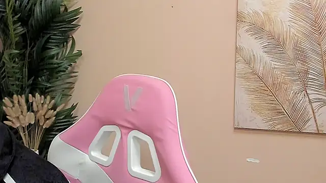 TawnyOkane online show from 11/13/25, 09:41