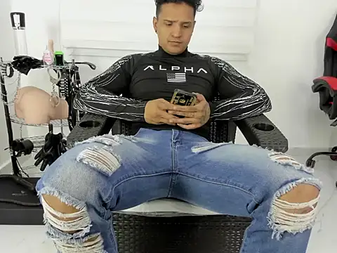 master leather online show from 07/05/26, 11:50