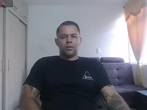 Snapshot of Alexander_Halls chatting on 11/13/25, 01:21 Alexander Halls online show from 11/13/25, 01:21