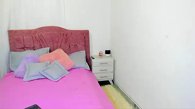 Snapshot of yourlatina_emely chatting on 03/05/26, 08:49 yourlatina emely online show from 03/05/26, 08:49