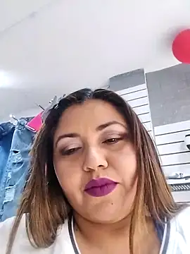 Snapshot of la_beba20 chatting on 11/27/25, 08:33 la beba20 online show from 11/27/25, 08:33