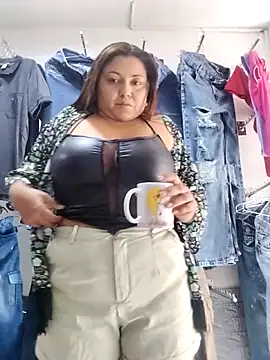 Snapshot of la_beba20 chatting on 11/28/25, 05:37 la beba20 online show from 11/28/25, 05:37