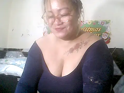 loriepinay46 online show from 11/30/25, 12:53