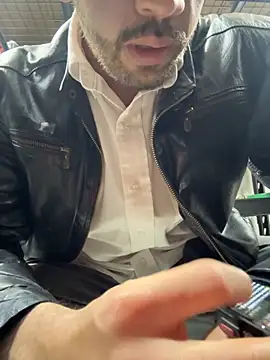 Snapshot of Dihotbi chatting on 12/17/25, 12:27 Dihotbi online show from 12/17/25, 12:27