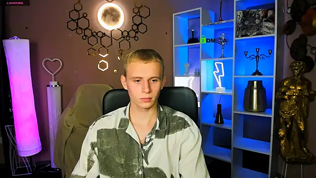 Snapshot of rafael_bien chatting on 11/24/25, 08:08 rafael bien online show from 11/24/25, 08:08