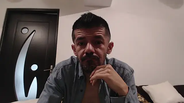 Snapshot of Dale_E chatting on 11/15/25, 06:44 Dale E online show from 11/15/25, 06:44