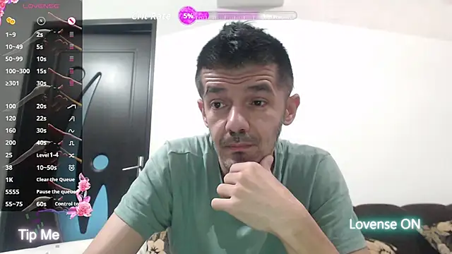 Snapshot of Dale_E chatting on 11/20/25, 06:13 Dale E online show from 11/20/25, 06:13