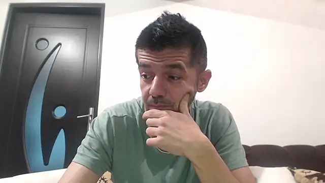 Snapshot of Dale_E chatting on 11/21/25, 06:01 Dale E online show from 11/21/25, 06:01