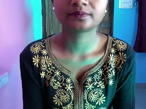 Snapshot of Riyya_00 chatting on 11/16/25, 06:08 Riyya 00 online show from 11/16/25, 06:08