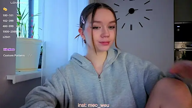 Snapshot of me_liss chatting on 11/15/25, 06:22 me liss online show from 11/15/25, 06:22