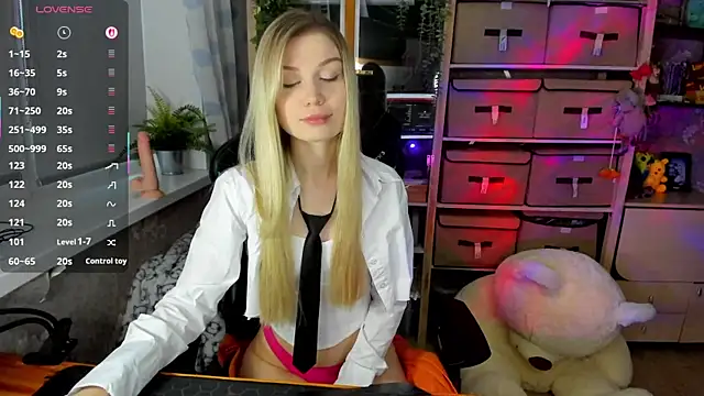 blondie lina online show from 11/13/25, 12:15