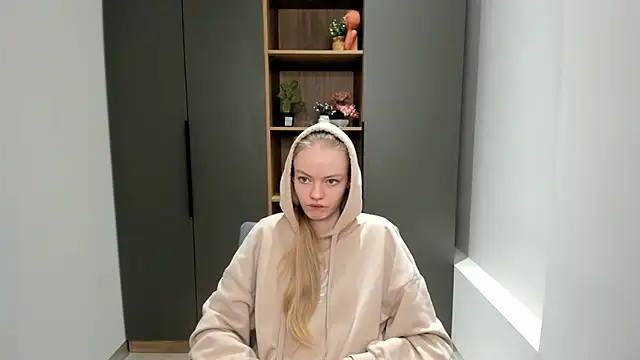 Snapshot of ElaneComiso chatting on 11/15/25, 05:38 ElaneComiso online show from 11/15/25, 05:38