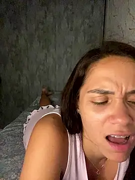 Snapshot of carolsapequinha chatting on 01/17/26, 02:27 carolsapequinha online show from 01/17/26, 02:27
