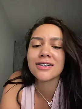 Snapshot of carolsapequinha chatting on 02/08/26, 02:20 carolsapequinha online show from 02/08/26, 02:20