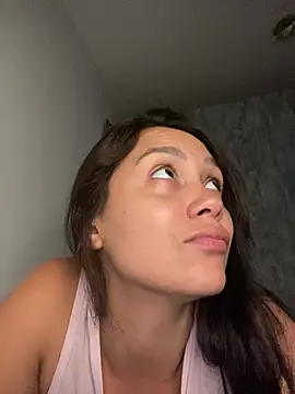 Snapshot of carolsapequinha chatting on 02/16/26, 11:01 carolsapequinha online show from 02/16/26, 11:01
