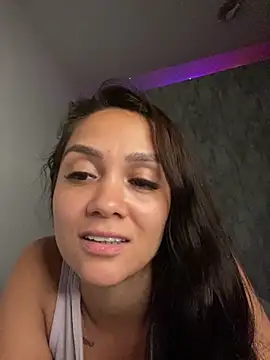 Snapshot of carolsapequinha chatting on 03/08/26, 02:37 carolsapequinha online show from 03/08/26, 02:37