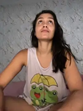 Snapshot of carolsapequinha chatting on 03/23/26, 12:42 carolsapequinha online show from 03/23/26, 12:42
