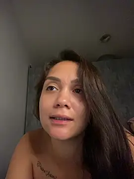 Snapshot of carolsapequinha chatting on 04/02/26, 02:20 carolsapequinha online show from 04/02/26, 02:20