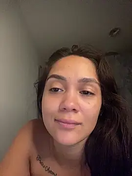 Snapshot of carolsapequinha chatting on 04/05/26, 08:33 carolsapequinha online show from 04/05/26, 08:33