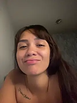 Snapshot of carolsapequinha chatting on 05/02/26, 04:06 carolsapequinha online show from 05/02/26, 04:06