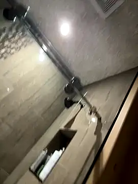 Snapshot of mikeyy003 chatting on 11/12/25, 05:24 mikeyy003 online show from 11/12/25, 05:24