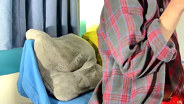 Leila cam18 online show from 05/12/26, 07:22