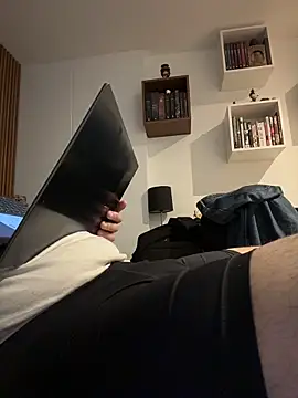 Snapshot of Manuelst11928 chatting on 11/14/25, 04:44 Manuelst11928 online show from 11/14/25, 04:44