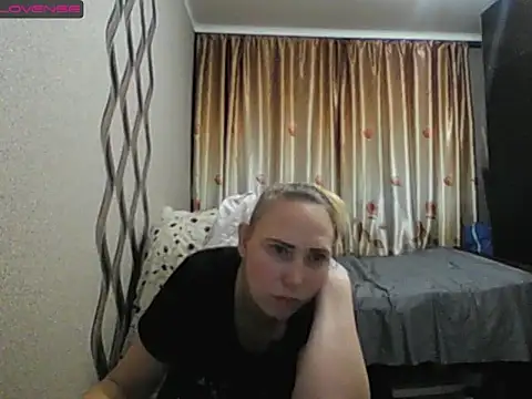Snapshot of JenniDeep chatting on 11/23/25, 12:49 JenniDeep online show from 11/23/25, 12:49