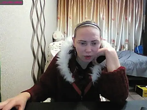 Snapshot of JenniDeep chatting on 12/18/25, 12:33 JenniDeep online show from 12/18/25, 12:33