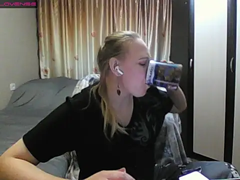 Snapshot of JenniDeep chatting on 03/11/26, 08:37 JenniDeep online show from 03/11/26, 08:37