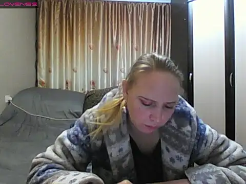Snapshot of JenniDeep chatting on 03/15/26, 07:42 JenniDeep online show from 03/15/26, 07:42