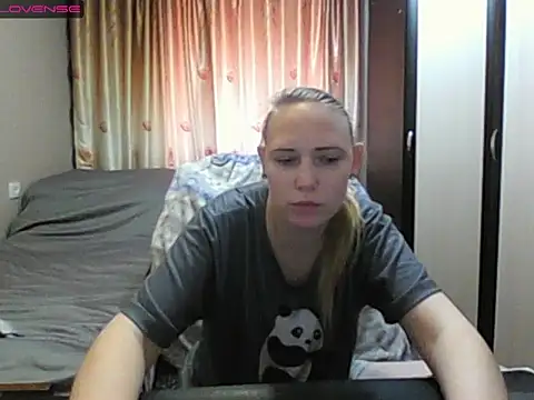 Snapshot of JenniDeep chatting on 03/21/26, 12:32 JenniDeep online show from 03/21/26, 12:32
