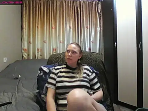 Snapshot of JenniDeep chatting on 04/11/26, 05:39 JenniDeep online show from 04/11/26, 05:39