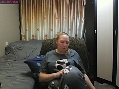 Snapshot of JenniDeep chatting on 04/21/26, 03:28 JenniDeep online show from 04/21/26, 03:28