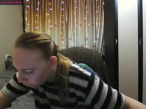 Snapshot of JenniDeep chatting on 04/22/26, 03:35 JenniDeep online show from 04/22/26, 03:35