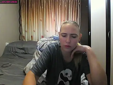 Snapshot of JenniDeep chatting on 06/09/26, 07:42 JenniDeep online show from 06/09/26, 07:42