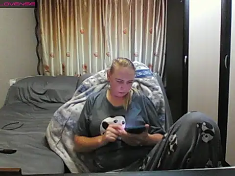 Snapshot of JenniDeep chatting on 06/11/26, 04:27 JenniDeep online show from 06/11/26, 04:27