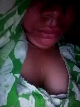 isha sharma2002 online show from 11/17/25, 12:16