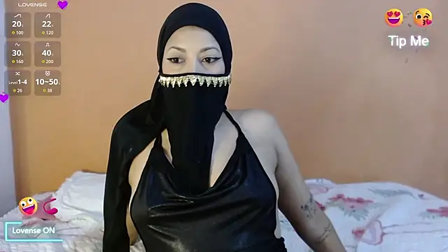 Snapshot of amina_fair chatting on 11/17/25, 04:29 amina fair online show from 11/17/25, 04:29