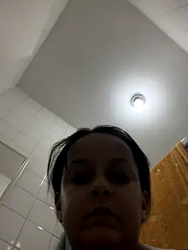 Snapshot of olicaroo chatting on 11/19/25, 12:32 olicaroo online show from 11/19/25, 12:32