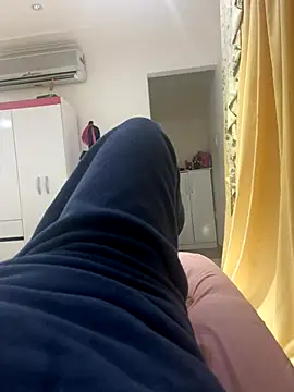 Snapshot of olicaroo chatting on 11/26/25, 02:40 olicaroo online show from 11/26/25, 02:40