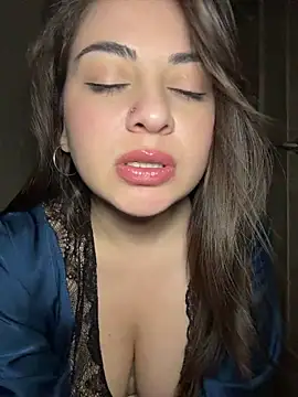 Lovynna online show from 05/22/26, 06:35