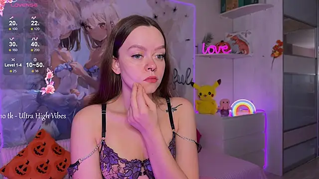 Snapshot of CheekySashaCharm chatting on 11/21/25, 06:23 CheekySashaCharm online show from 11/21/25, 06:23