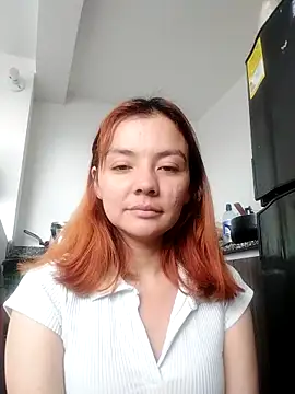 Snapshot of fio_re chatting on 12/16/25, 01:49 fio re online show from 12/16/25, 01:49