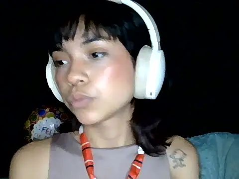 Snapshot of Lily_Sex chatting on 12/15/25, 11:36 Lily Sex online show from 12/15/25, 11:36