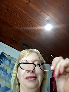 Snapshot of SexyMilf1211 chatting on 11/19/25, 11:10 SexyMilf1211 online show from 11/19/25, 11:10