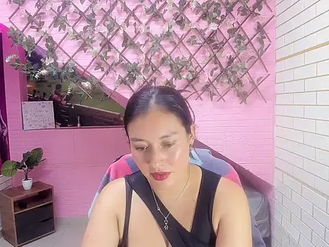 Snapshot of maurakloss303av chatting on 12/20/25, 08:27 maurakloss303av online show from 12/20/25, 08:27