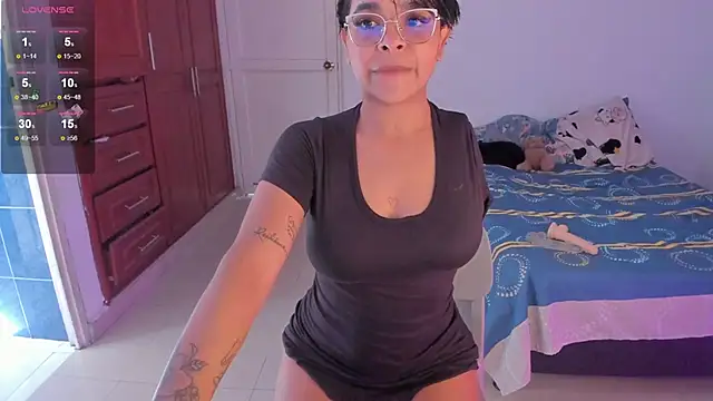 Snapshot of Tatiana-Jaaramillo chatting on 04/18/26, 03:27 Tatiana-Jaaramillo online show from 04/18/26, 03:27